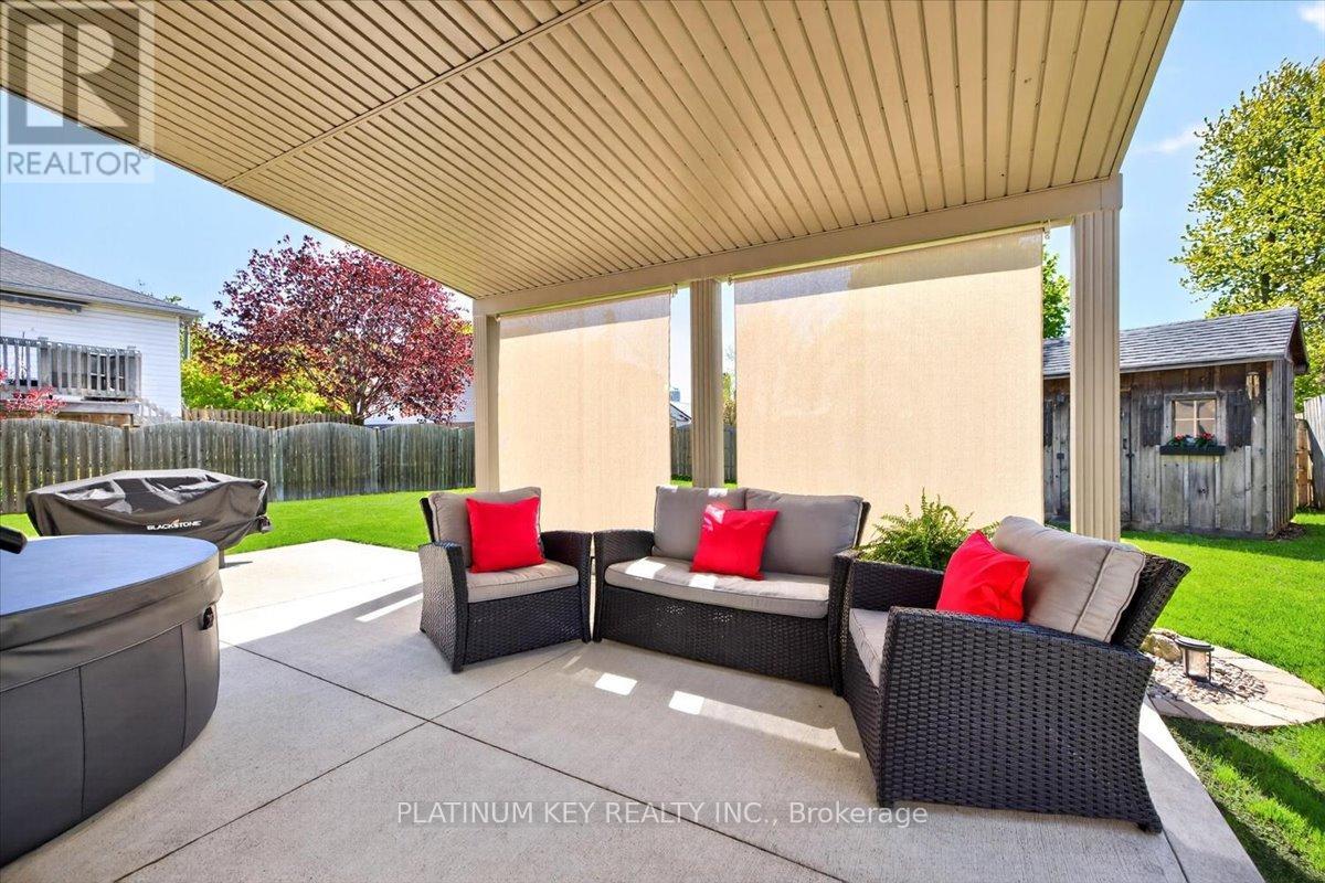 205 SYMES STREET — photo 23