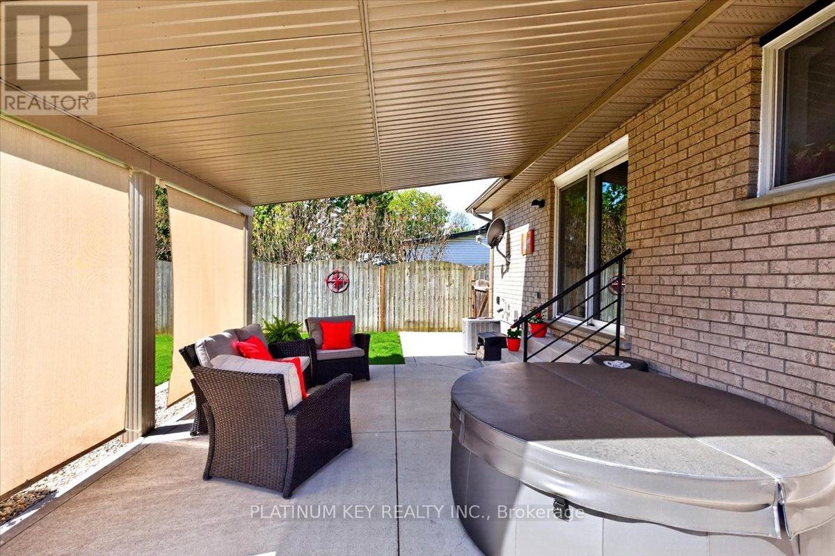 205 SYMES STREET — photo 24
