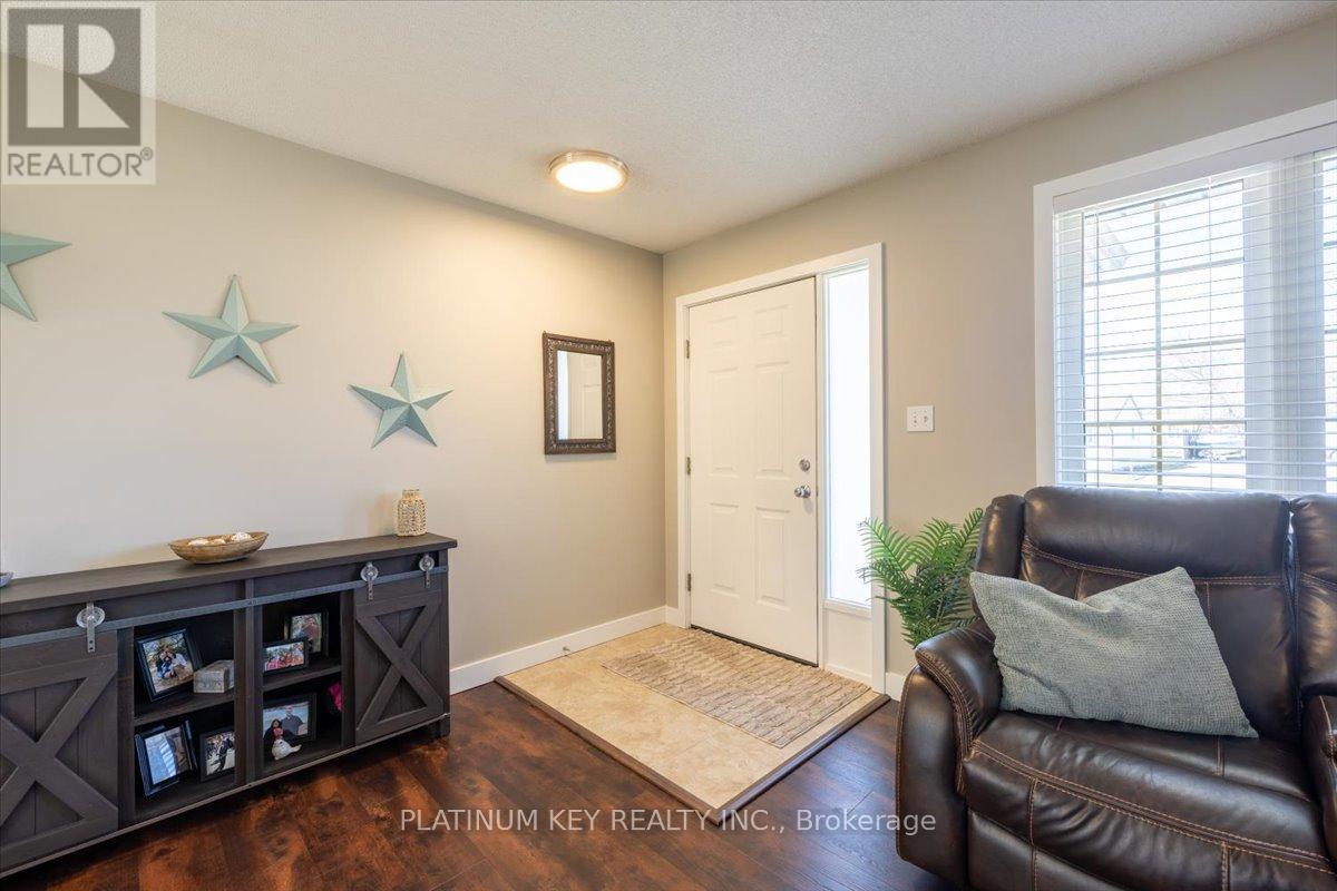 205 SYMES STREET - photo 4