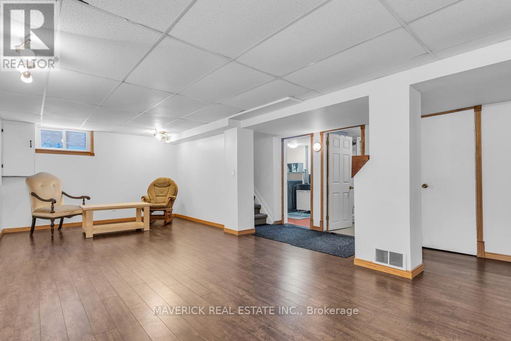1679 DALE STREET - 19
