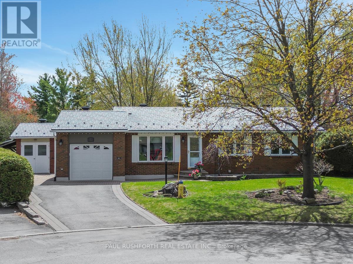 8 Teakwood Court