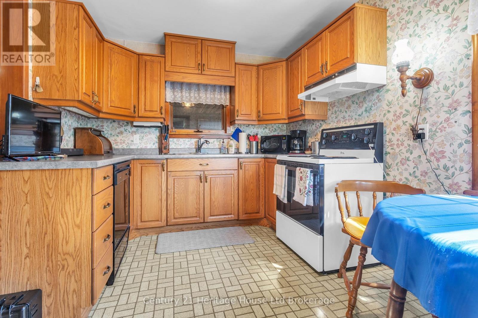 2-bedroom home for sale at 88 POTTERS ROAD, Tillsonburg ON · photo 12 of 35