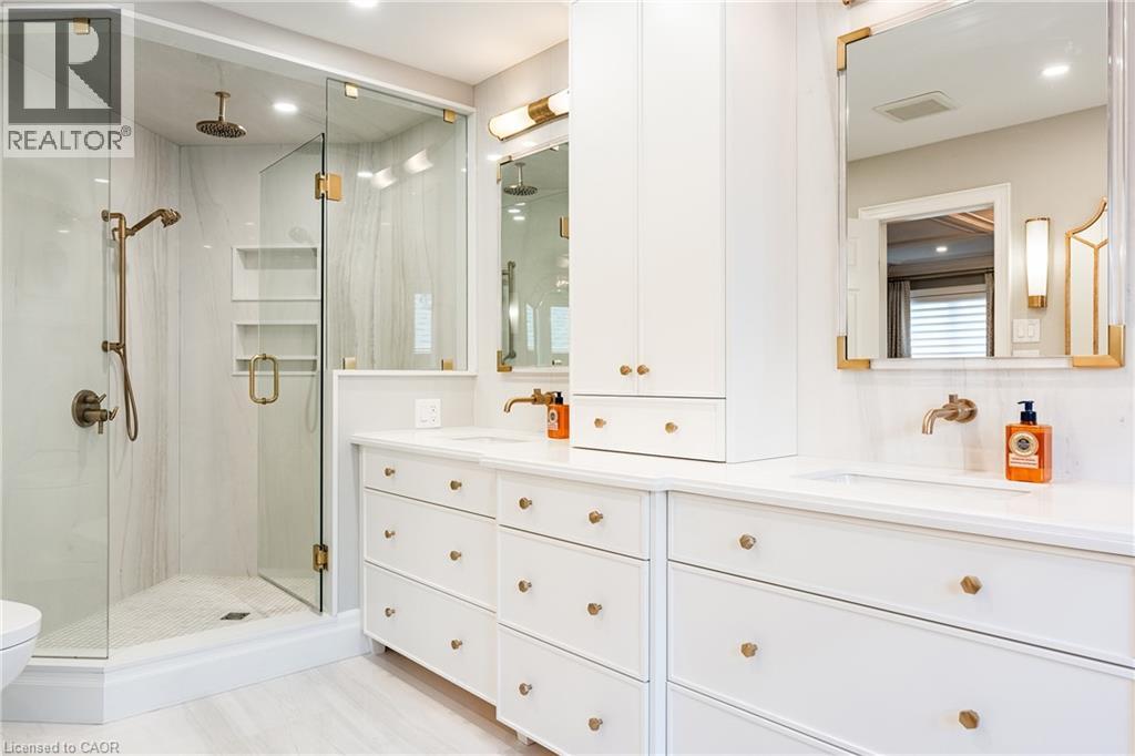 1392 CLEARWATER Crescent, Oakville, Ontario, L6H7J5 — Photo 5