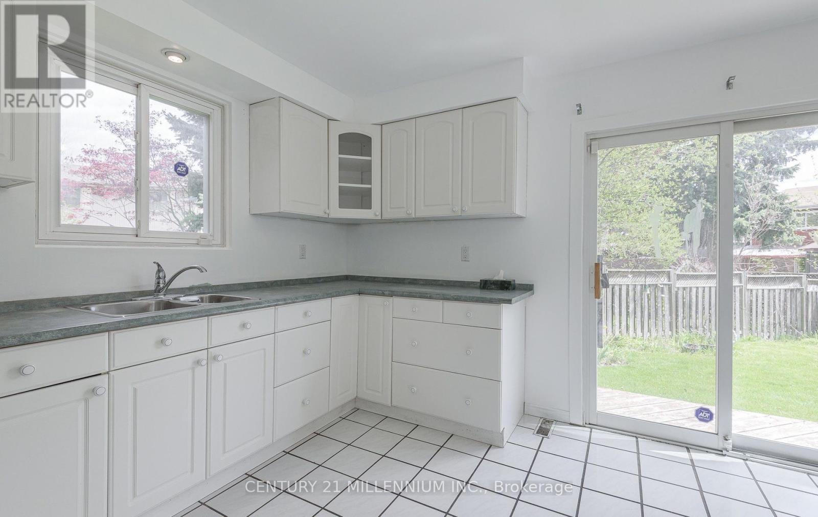 3 LONGBOURNE CRESCENT - 13