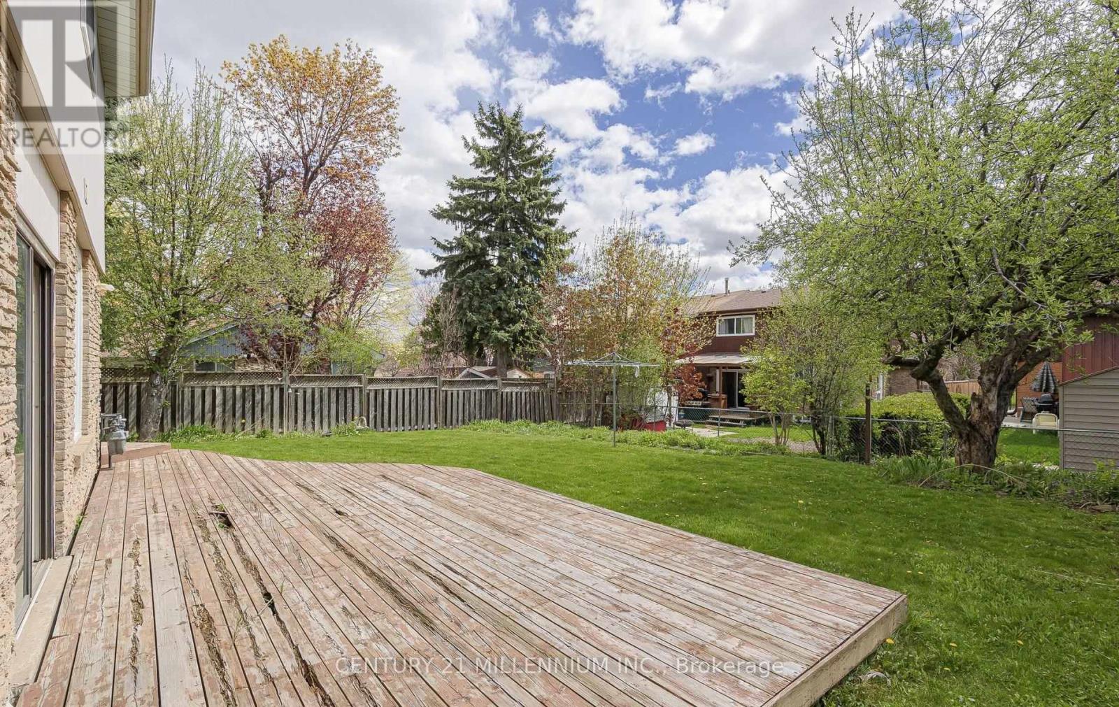 3 LONGBOURNE CRESCENT - 31