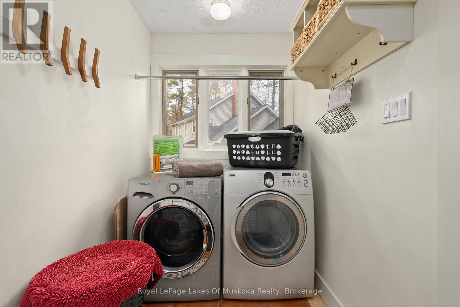 84 CLARKE CRESCENT - 35