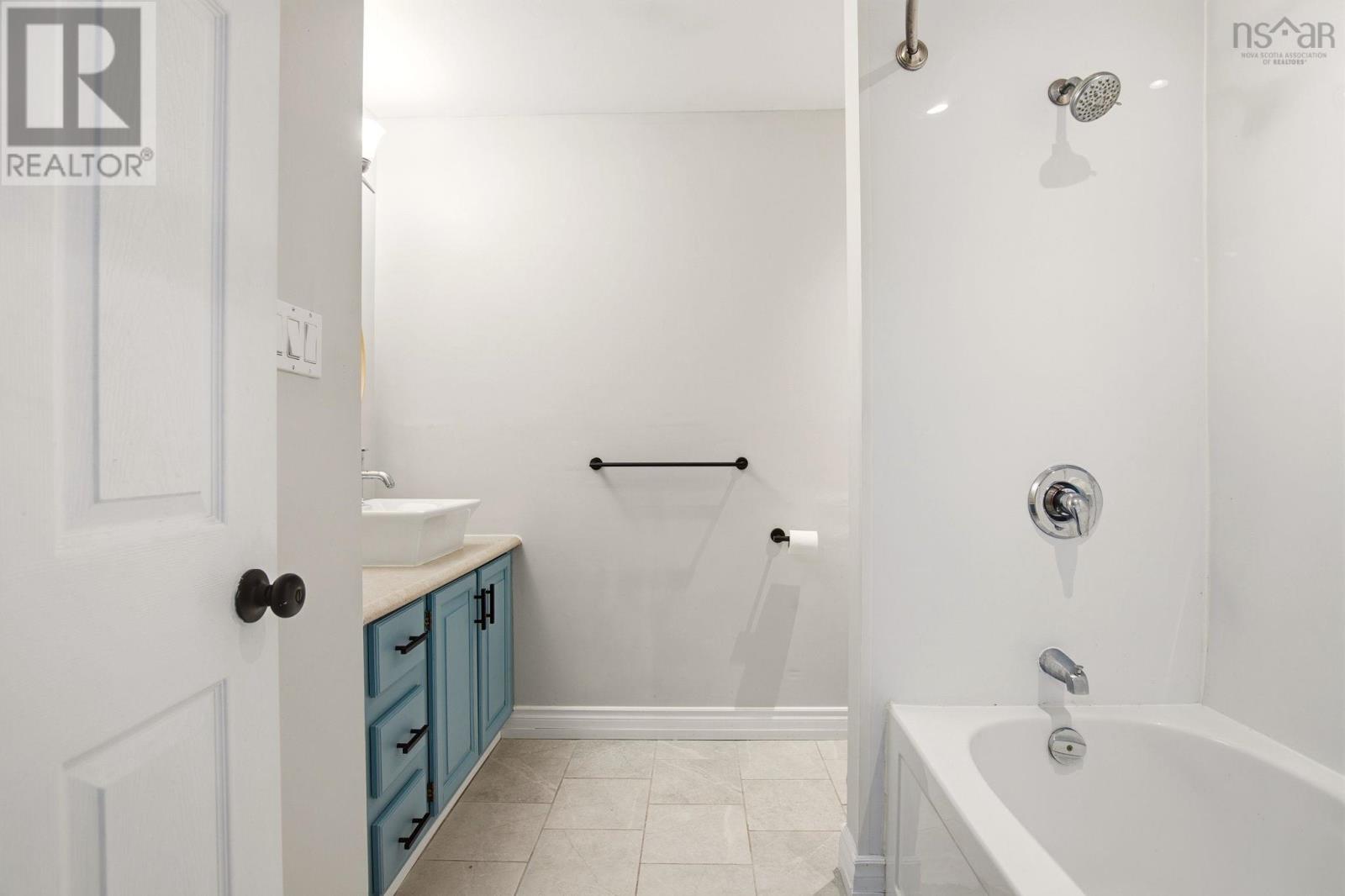 Property 23 of 33 of 306 1 Lombardy Lane