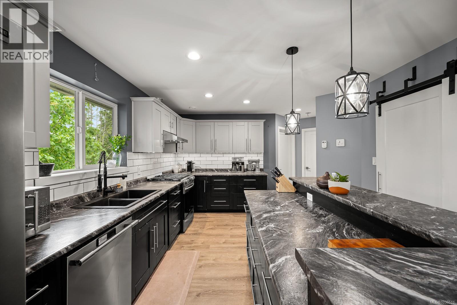 #5 690 Smith Rd - 4