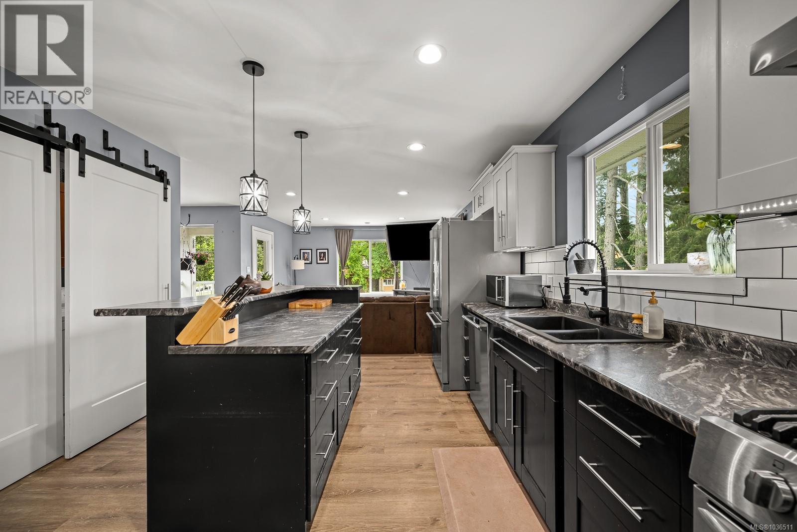 #5 690 Smith Rd - 18