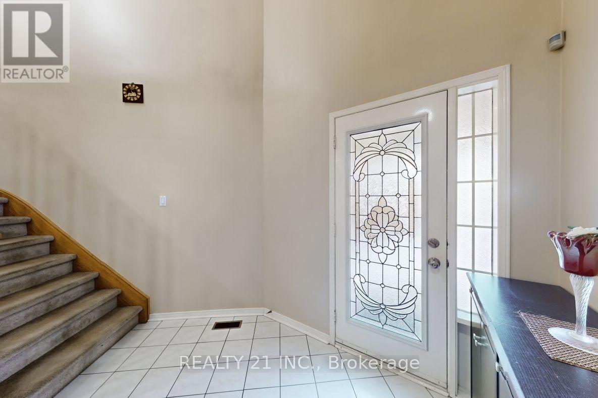 11 ILES STREET W - 14