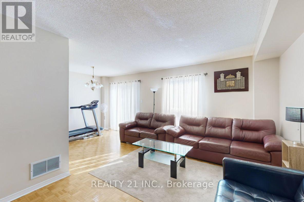 11 ILES STREET W - 5