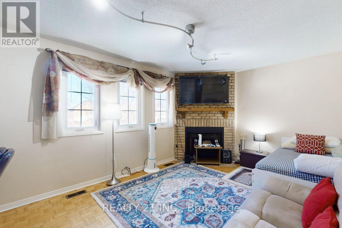 11 ILES STREET W - 15