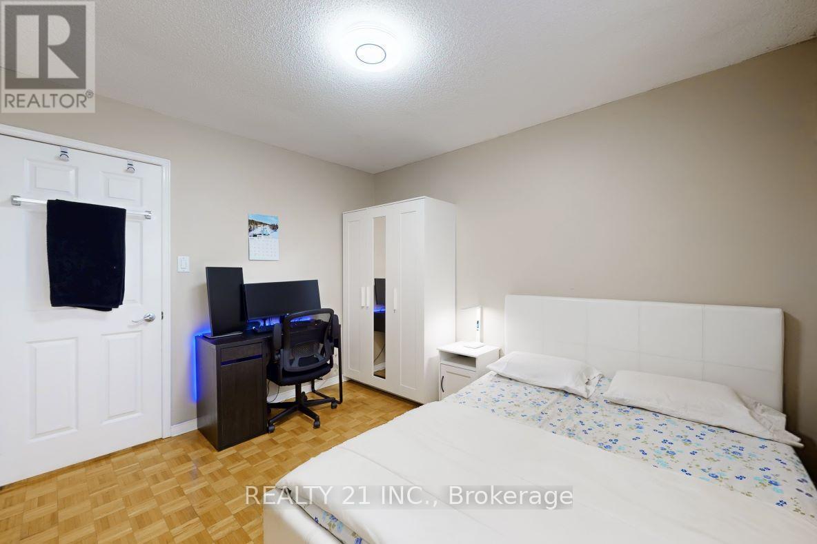 11 ILES STREET W - 22