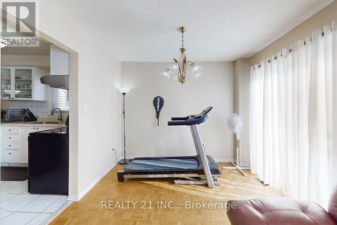 11 ILES STREET W - 7