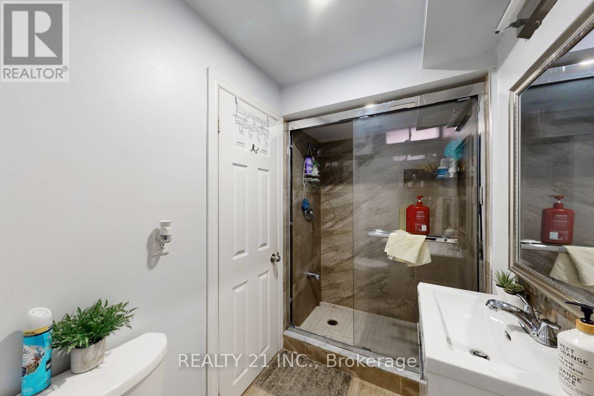 11 ILES STREET W - 30