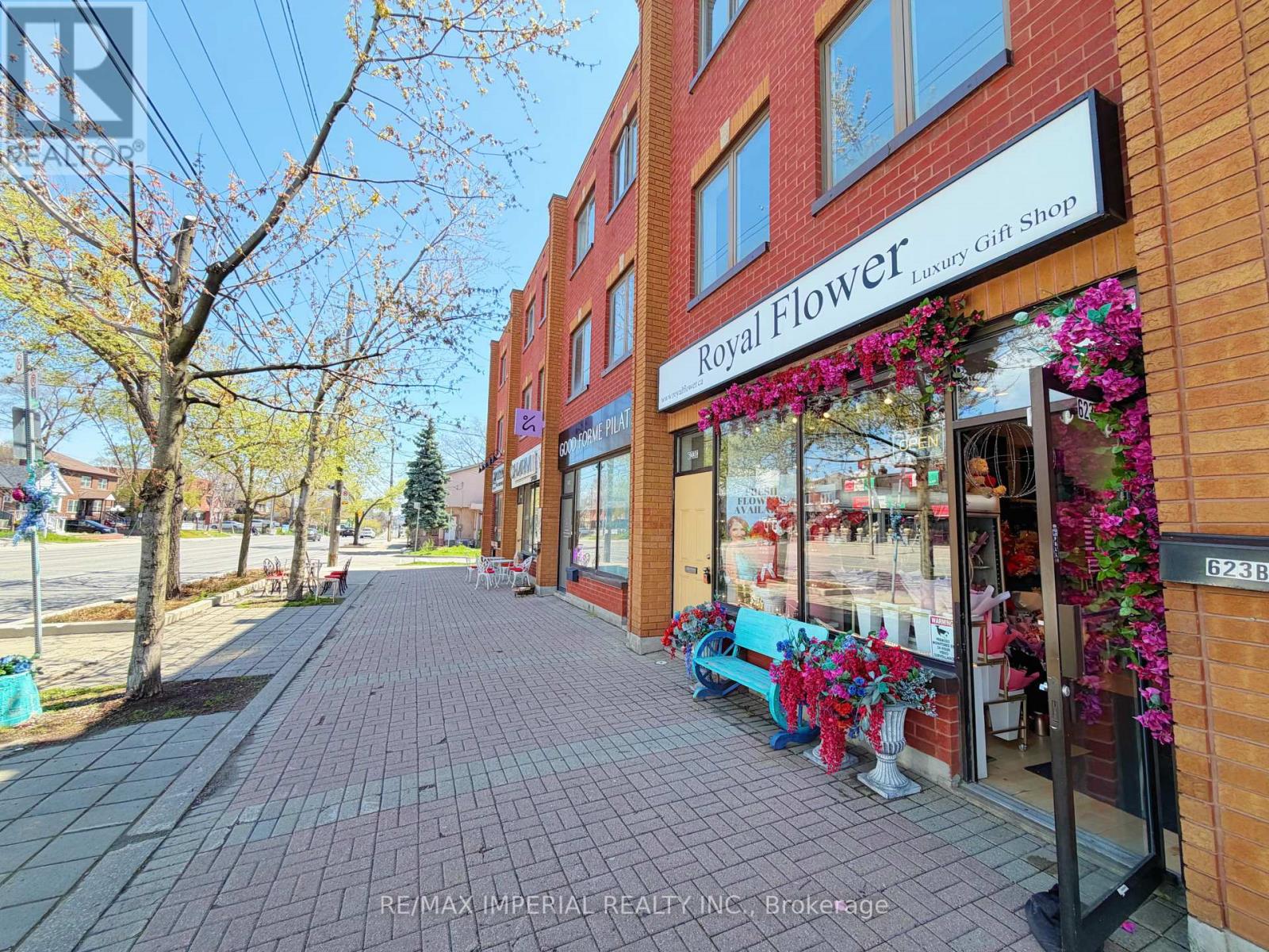 623-623A THE QUEENSWAY - 1