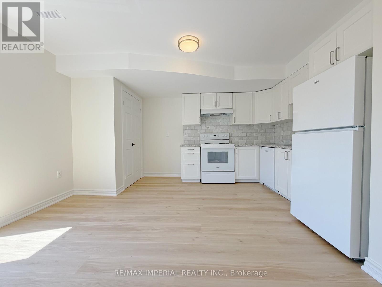 623-623A THE QUEENSWAY - 15