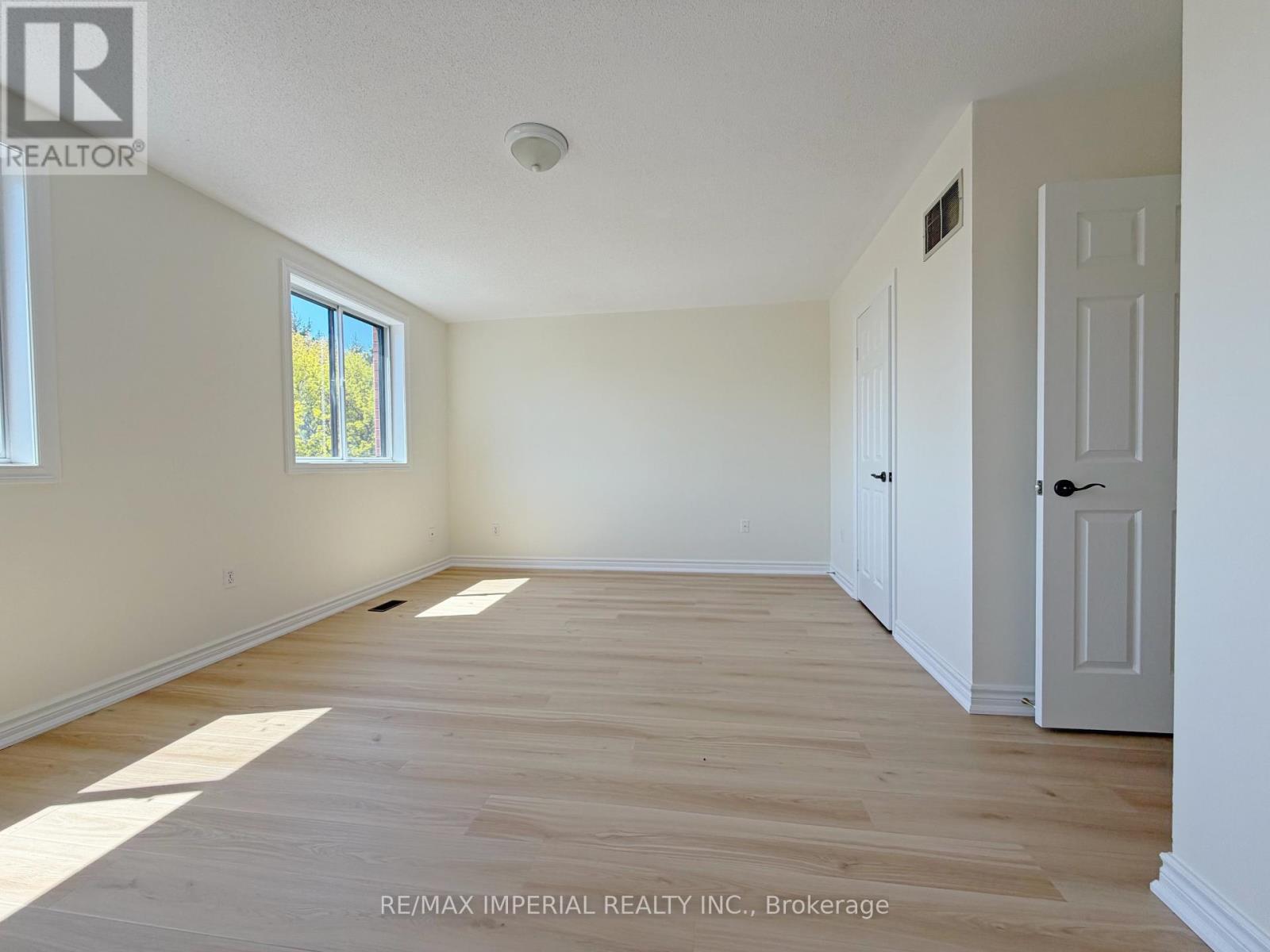 623-623A THE QUEENSWAY - 4