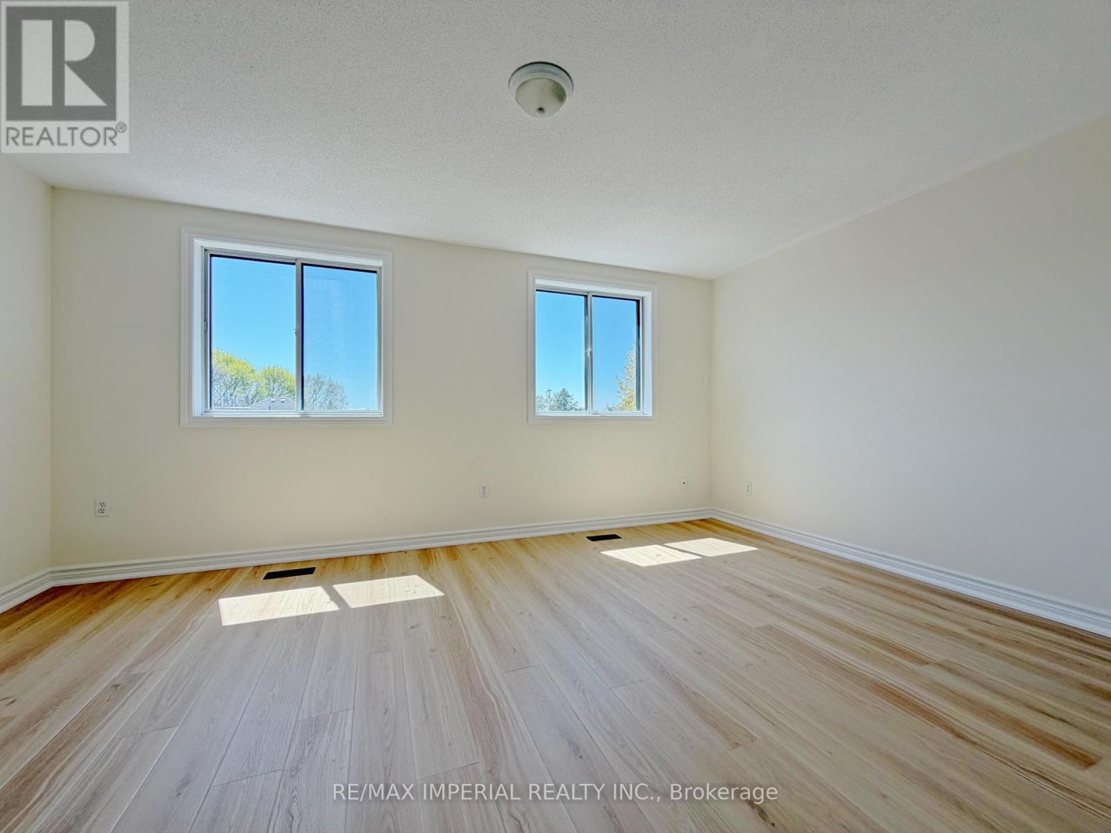 623-623A THE QUEENSWAY - 5