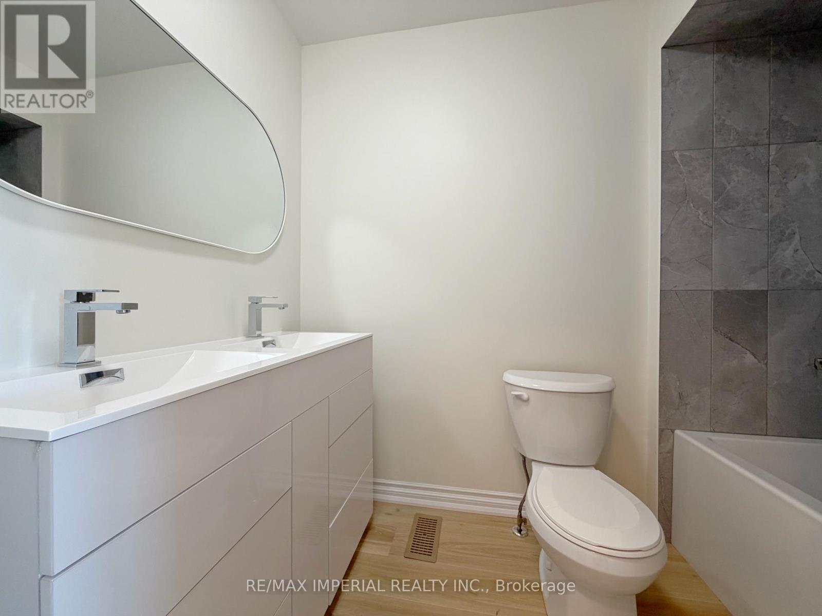 623-623A THE QUEENSWAY - 6