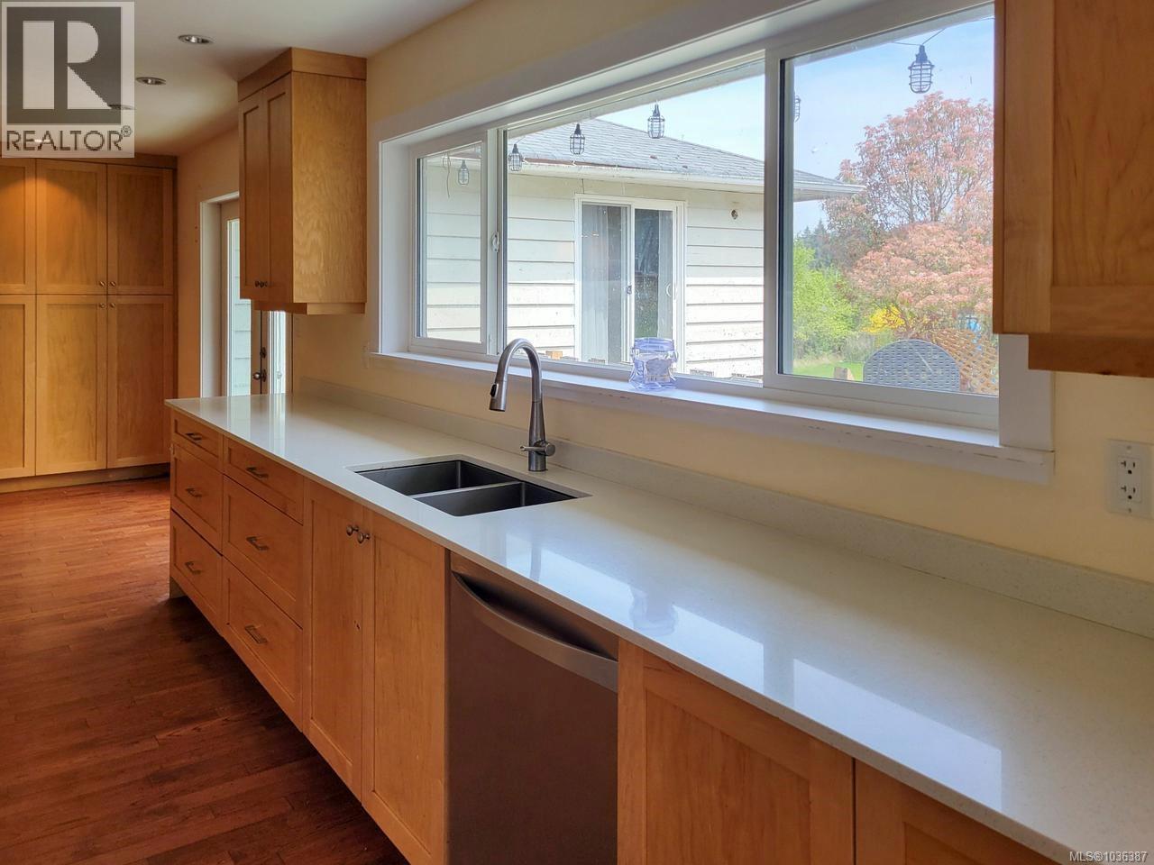 4611 McGill Rd - 5