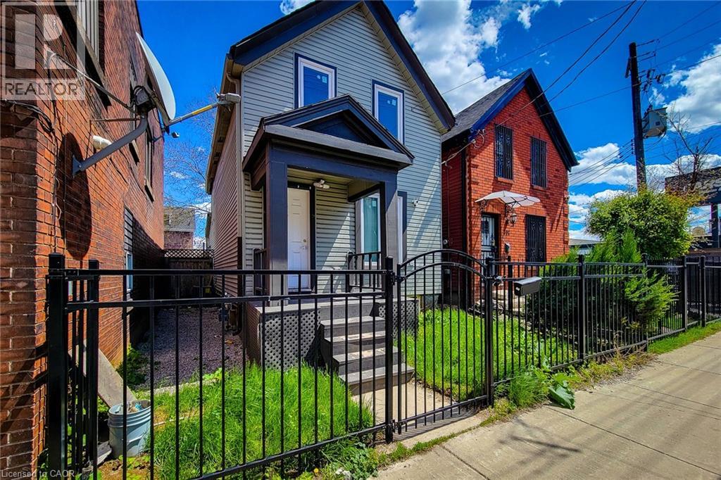 334 GAGE Avenue N - 3