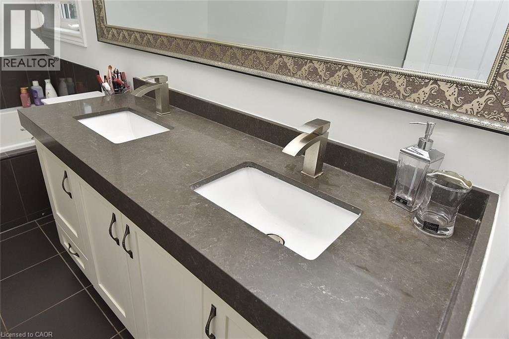 74 LAMPMAN Drive, Grimsby, Ontario, L3M0E7 — Photo 34