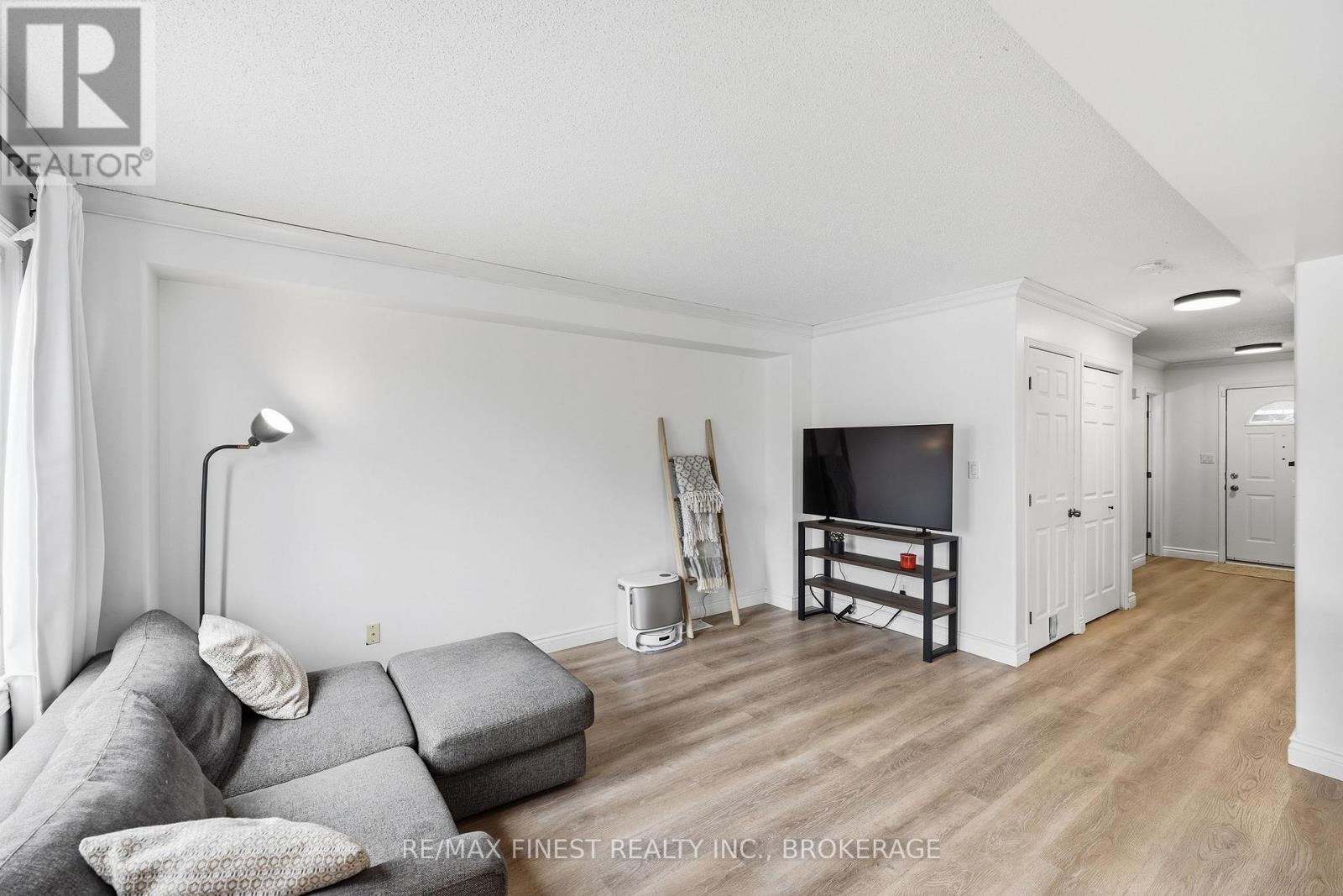 976 BLUFFWOOD AVENUE - 11