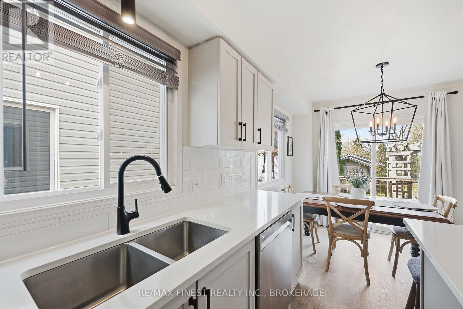 976 BLUFFWOOD AVENUE - 15
