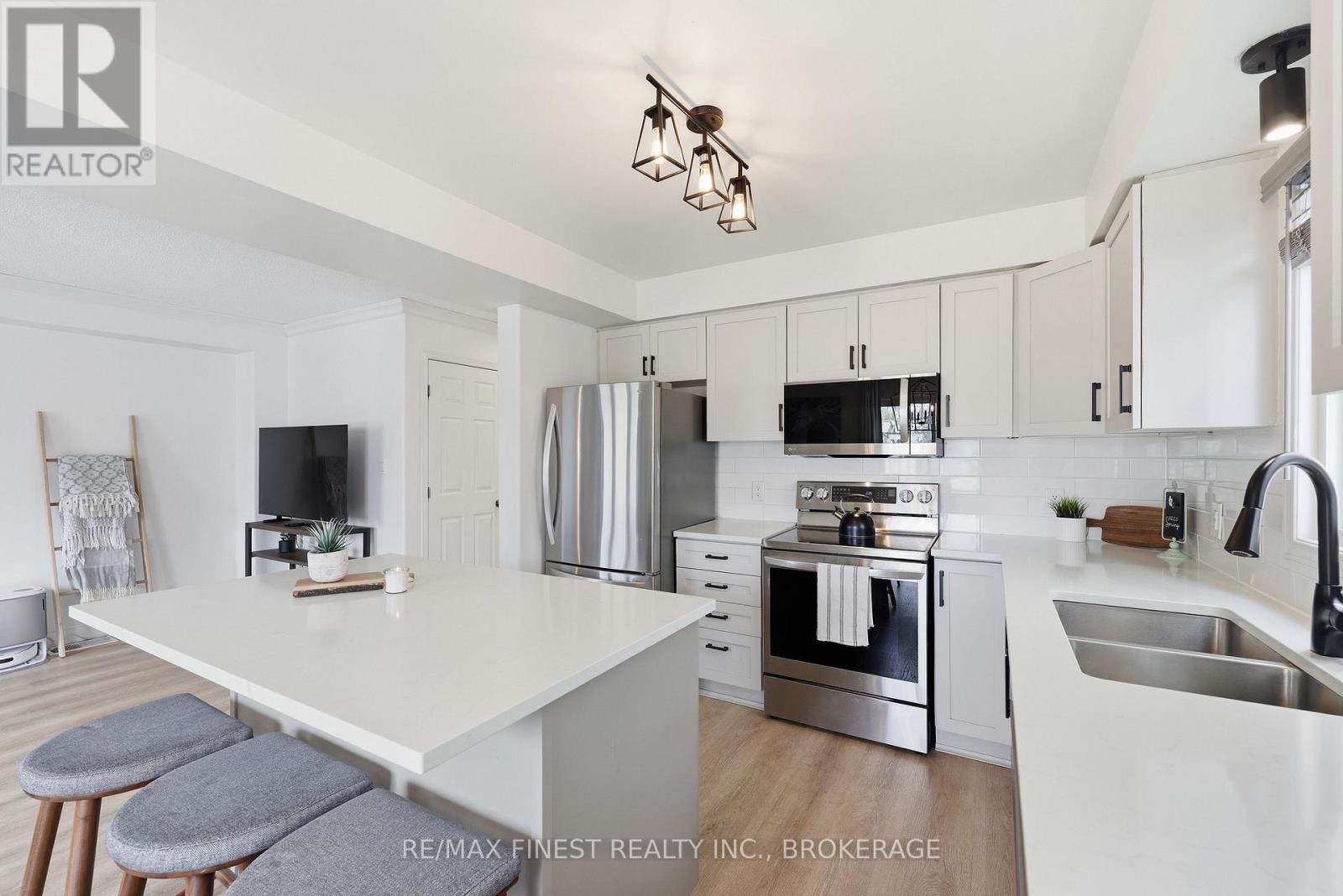 976 BLUFFWOOD AVENUE - 16