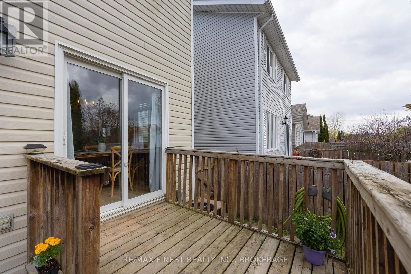 976 BLUFFWOOD AVENUE - 32