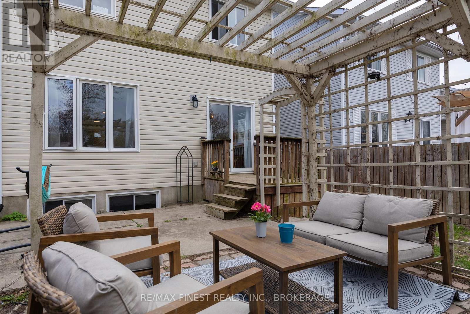 976 BLUFFWOOD AVENUE - 34