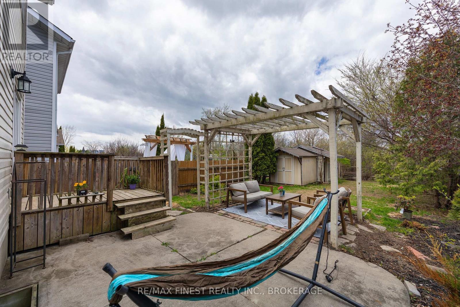 976 BLUFFWOOD AVENUE - 35