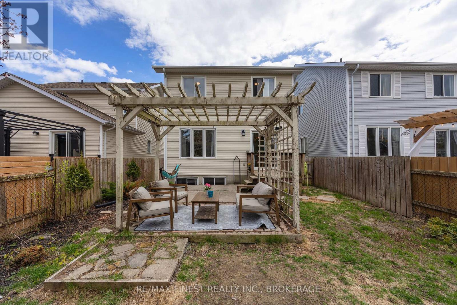 976 BLUFFWOOD AVENUE - 37