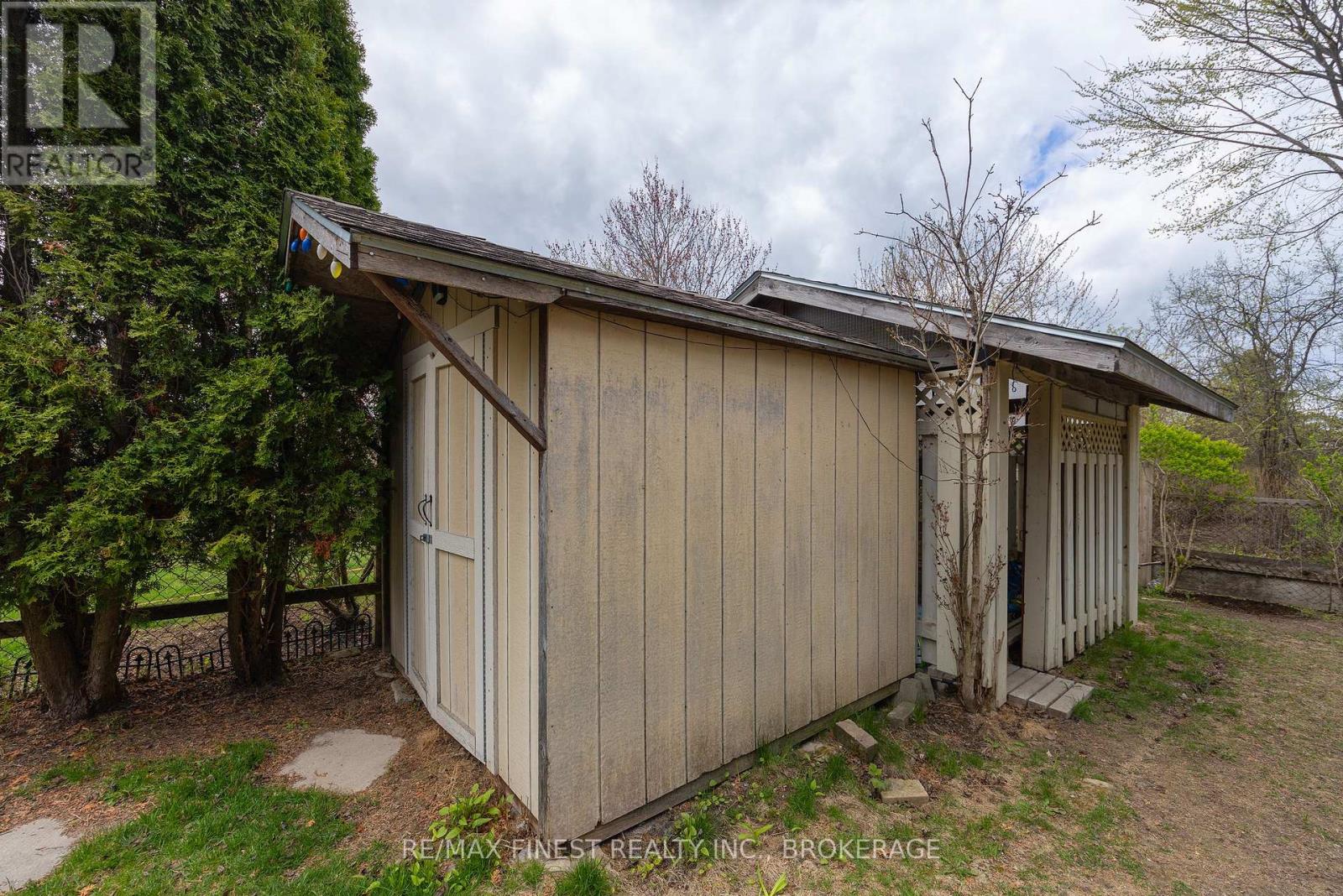976 BLUFFWOOD AVENUE - 38