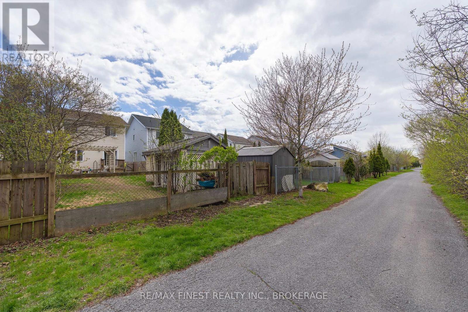 976 BLUFFWOOD AVENUE - 40
