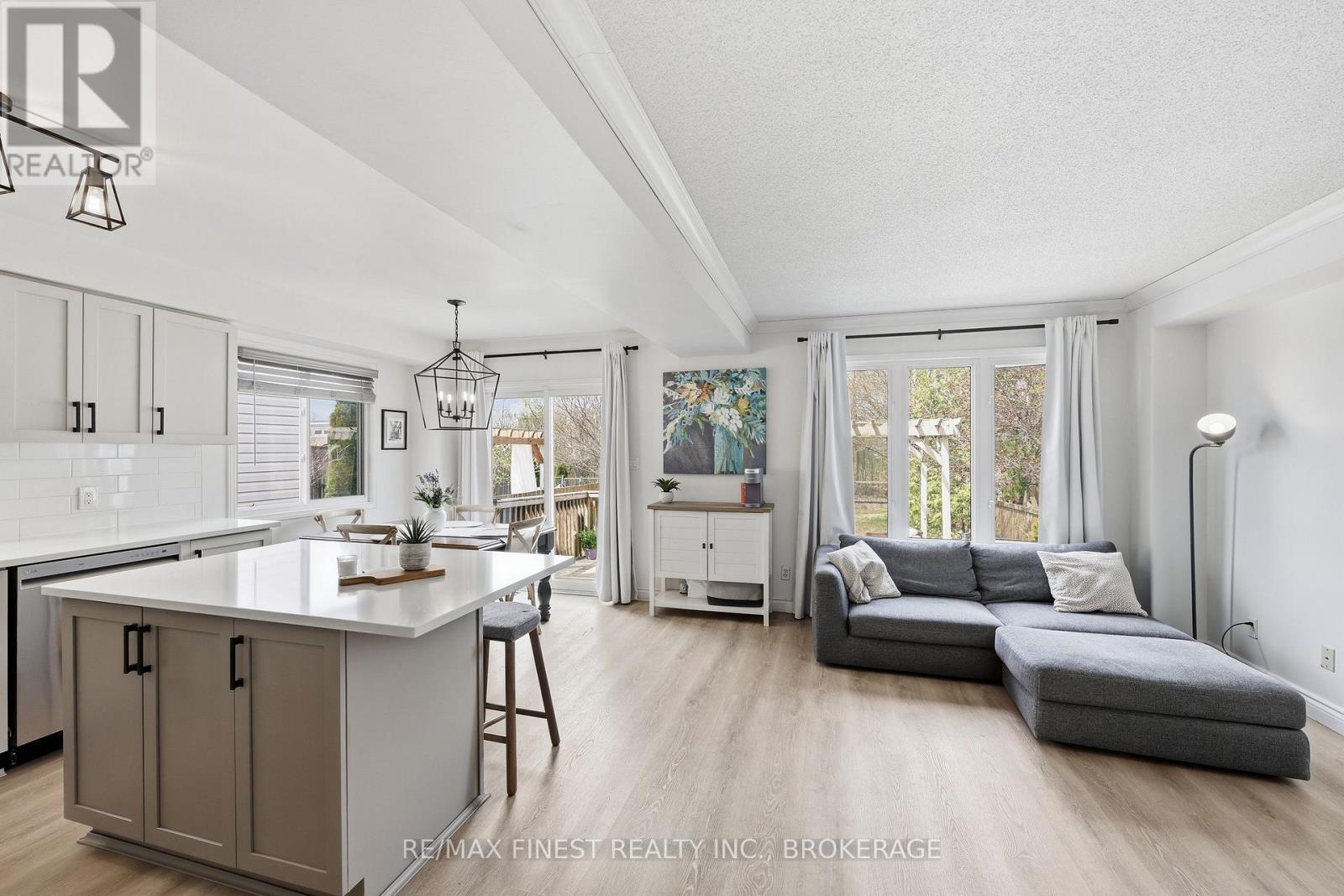 976 BLUFFWOOD AVENUE - 8