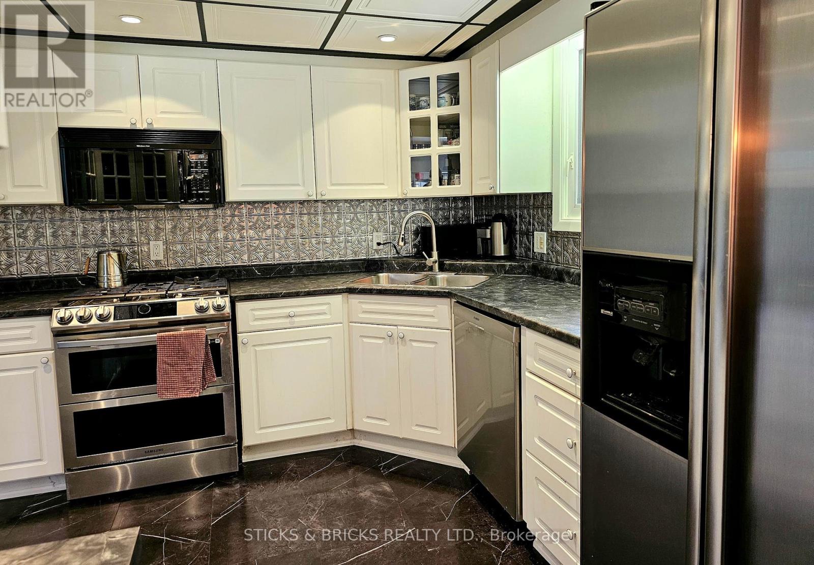 477 DORCHESTER STREET - 8