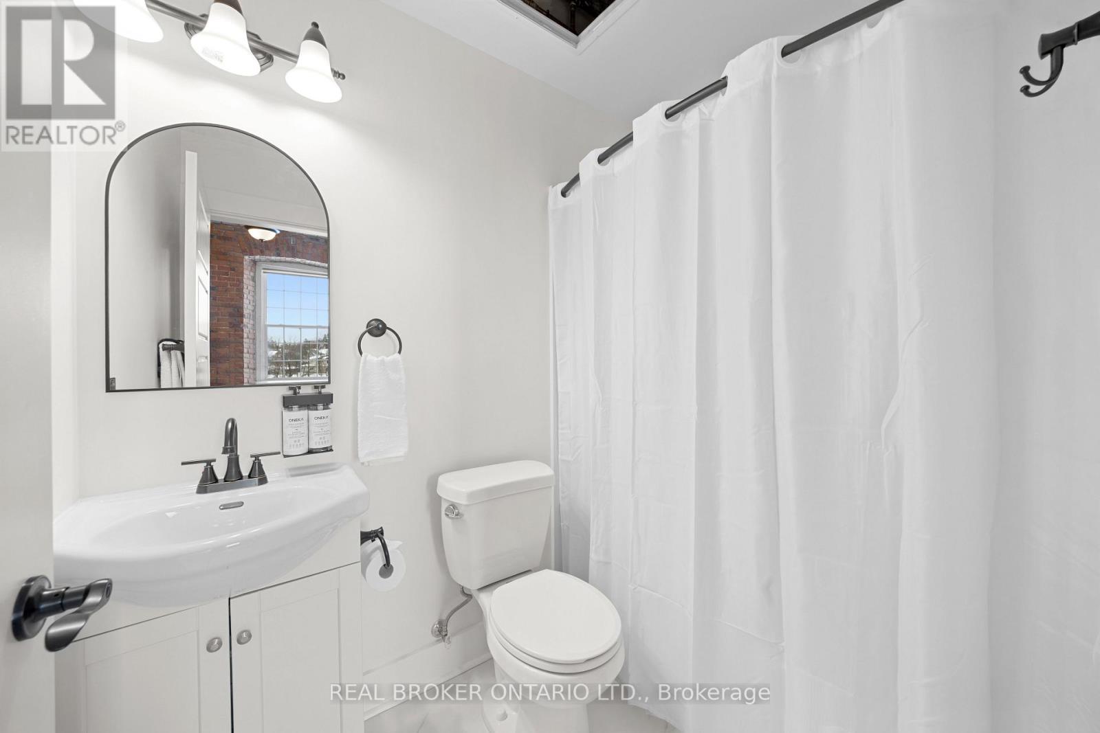 Studio for Rent in Ottawa – 201 – 150 MILL STREET, Ottawa – By Peter Sagos - Image 4