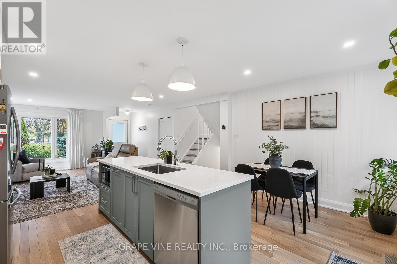 730 HOLT CRESCENT - 10
