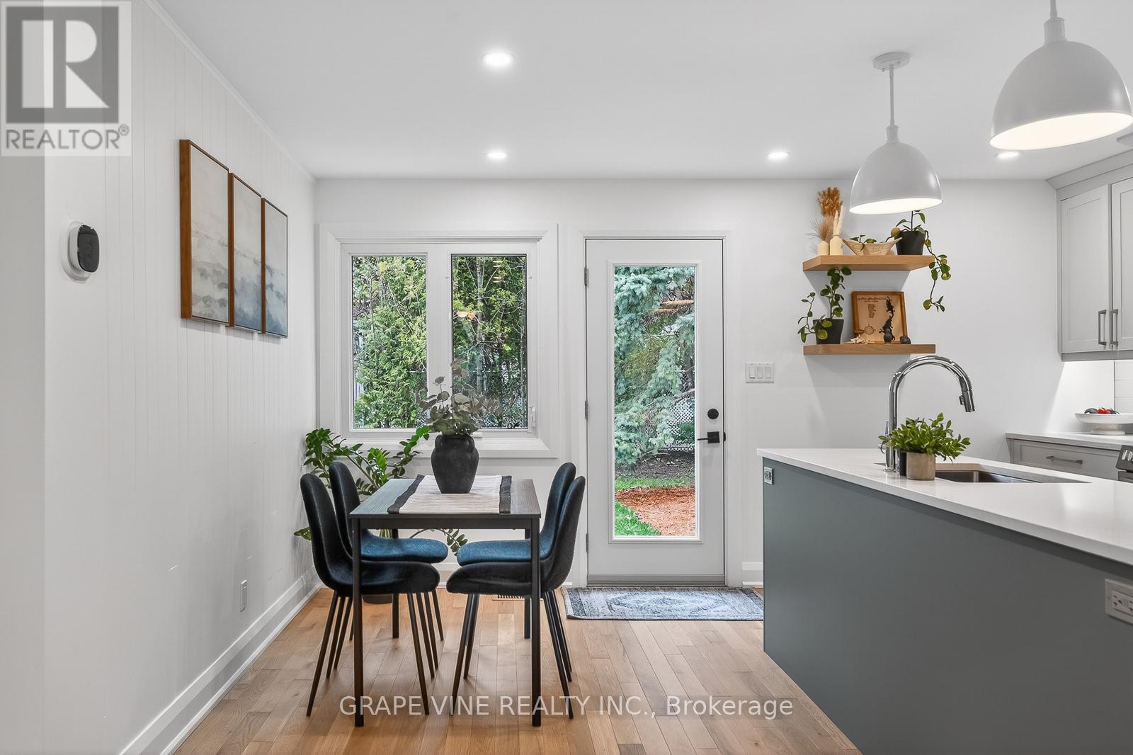 730 HOLT CRESCENT - 11