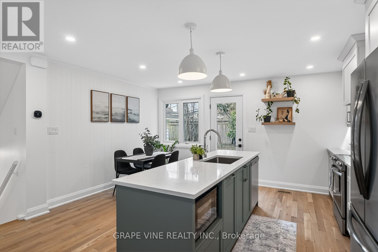 730 HOLT CRESCENT - 12
