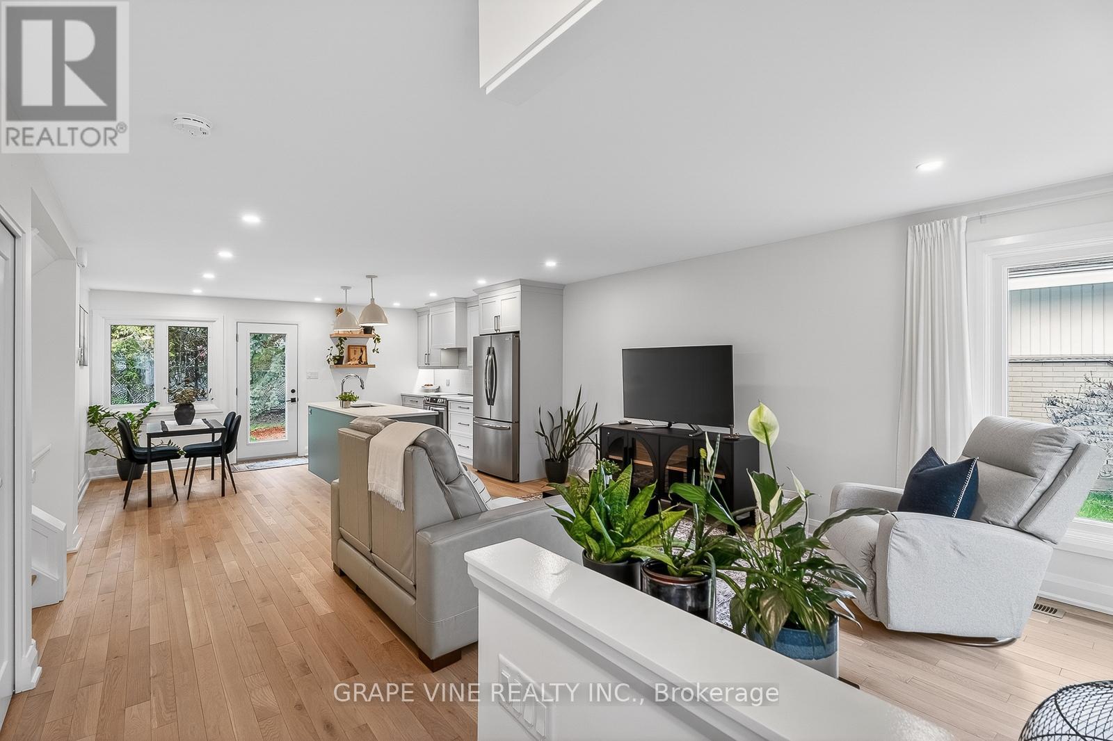 730 HOLT CRESCENT - 15