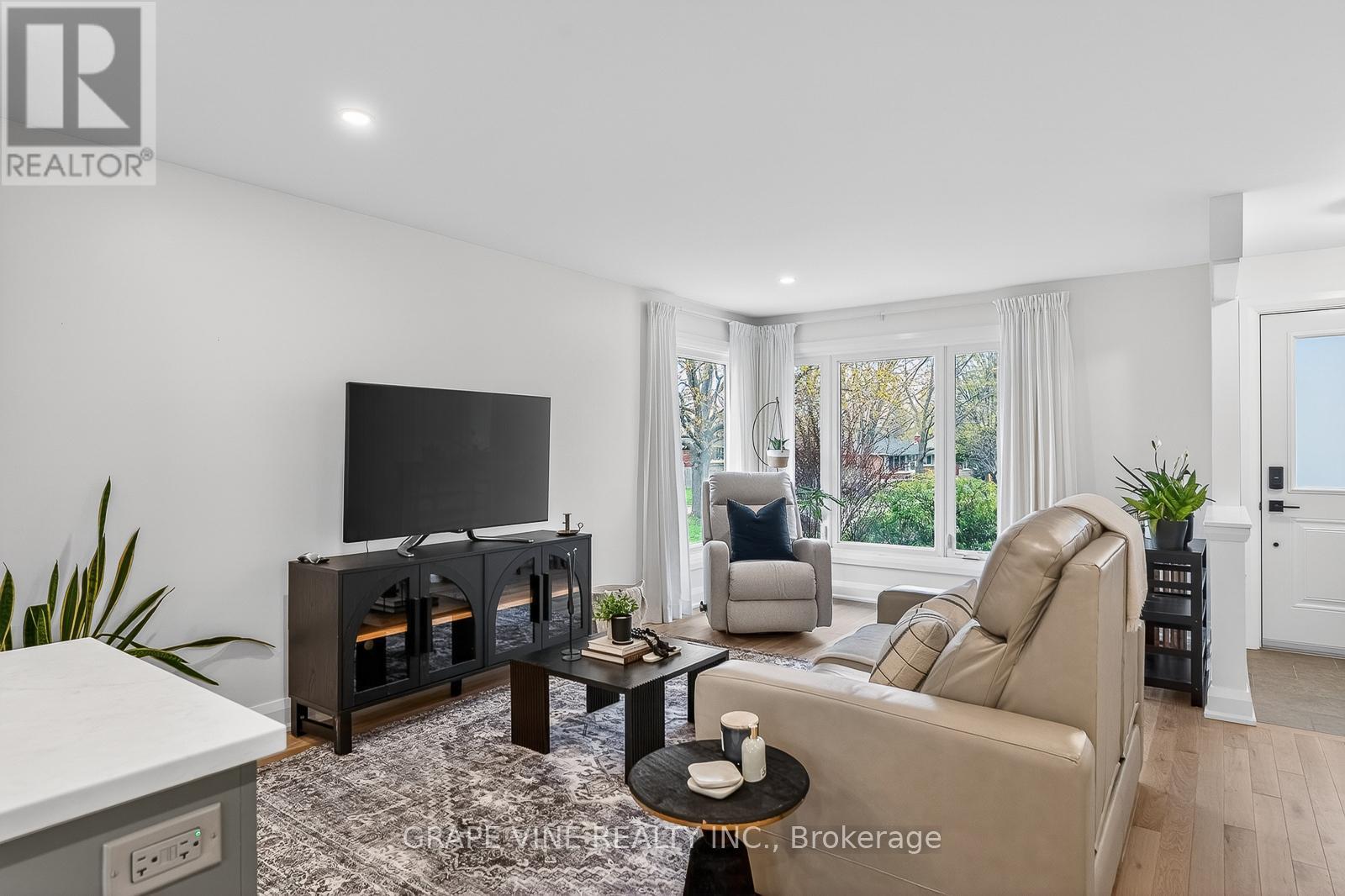 730 HOLT CRESCENT - 16