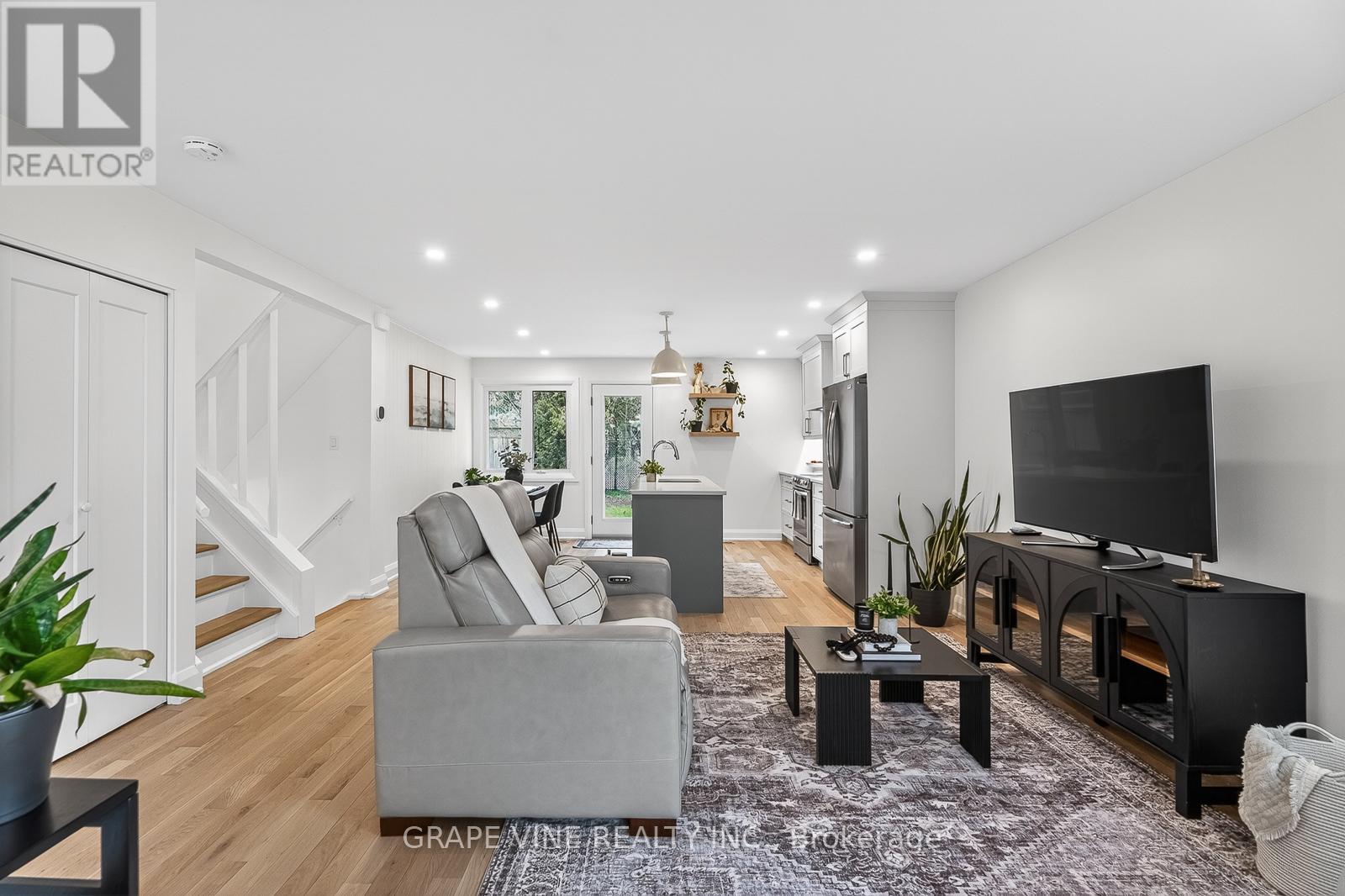 730 HOLT CRESCENT - 17