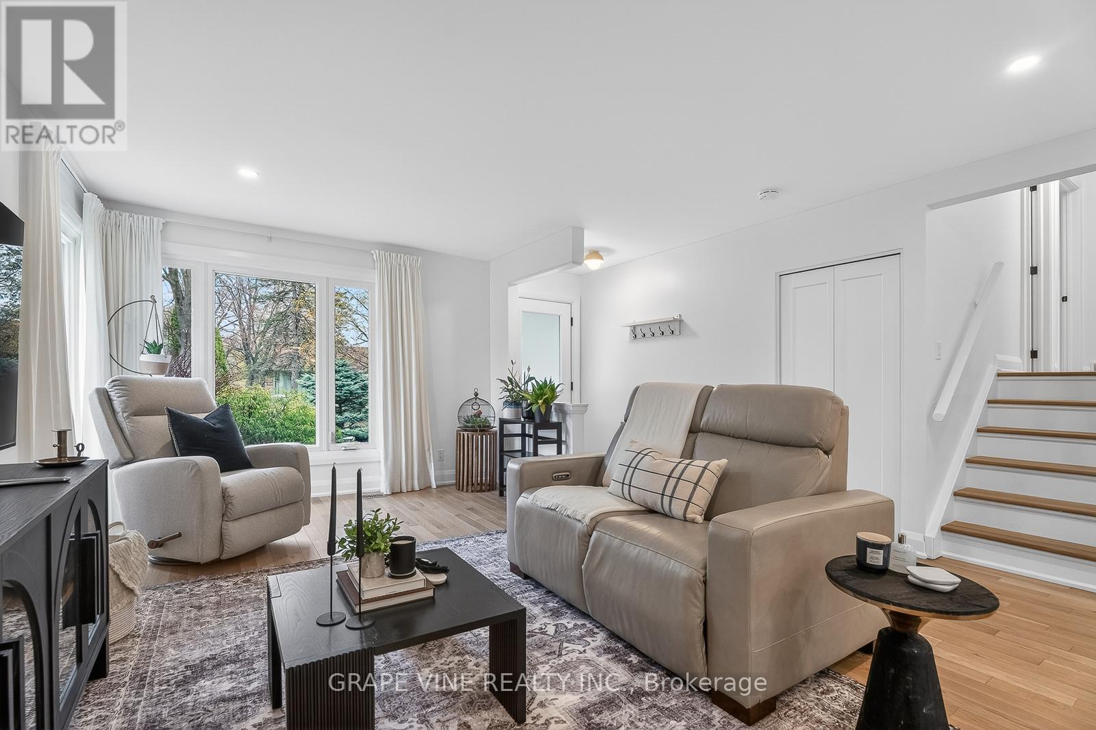730 HOLT CRESCENT - 18