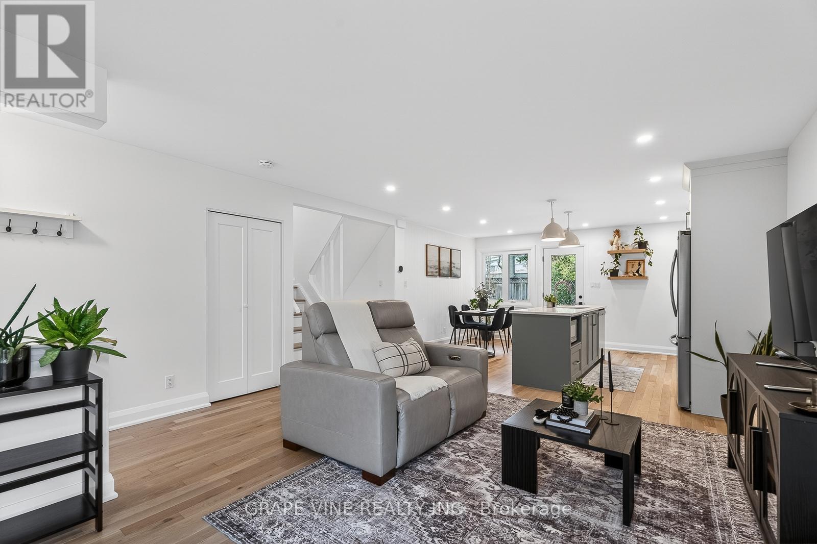 730 HOLT CRESCENT - 19