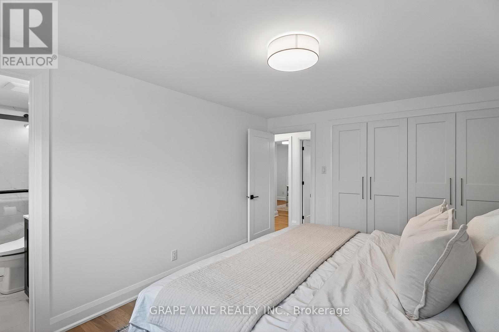 730 HOLT CRESCENT - 22