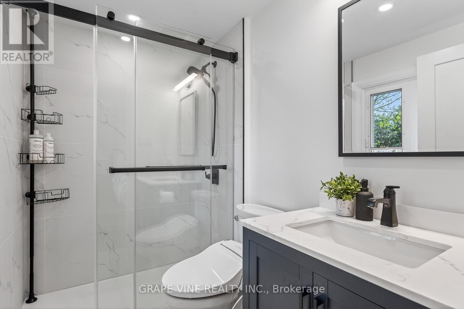 730 HOLT CRESCENT - 23