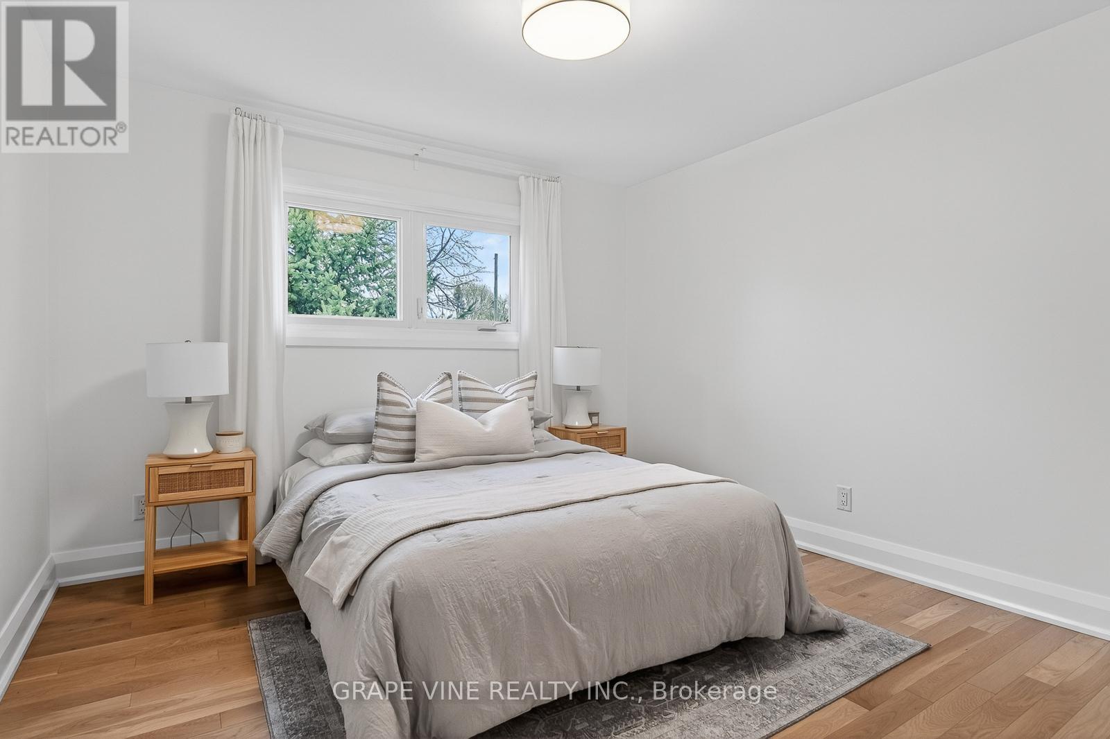 730 HOLT CRESCENT - 24